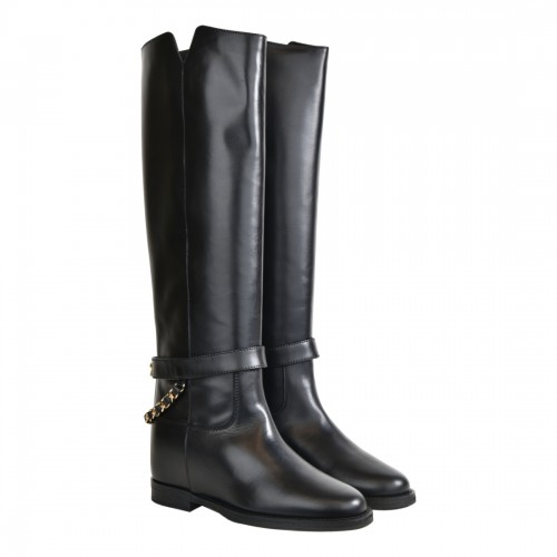 Acquista online le scarpe della collezione Via Roma 15
